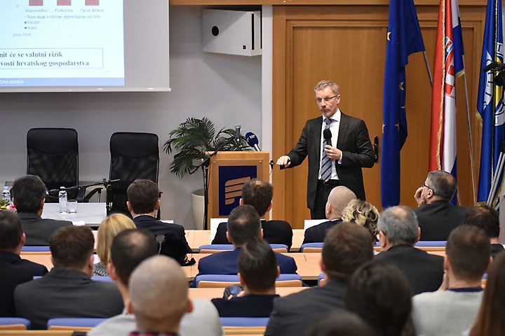 Prospective structural reforms in the path towards the euro Prospective structural reforms in the path towards the euro